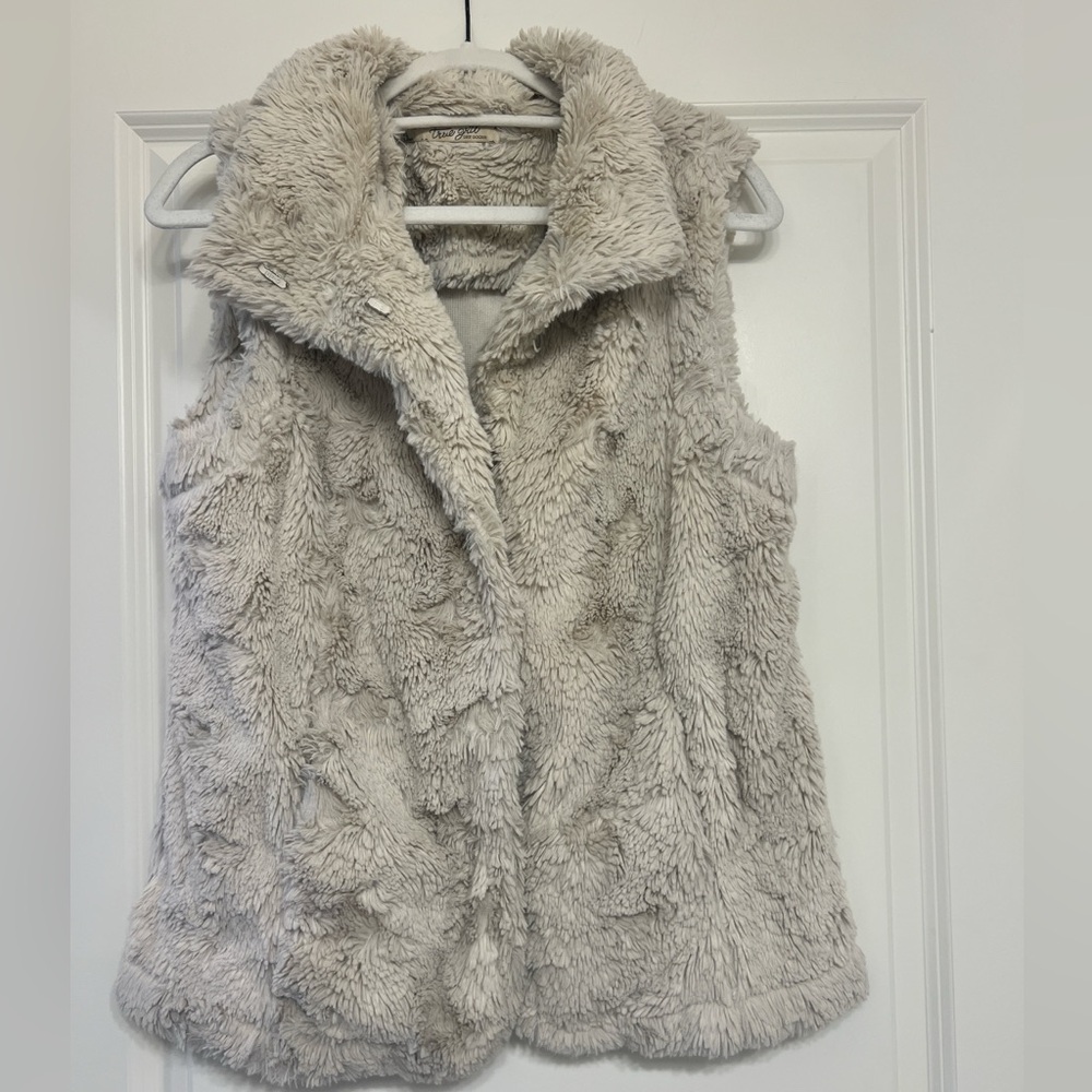 True Grit Plush Faux Fur Vest in Light Beige